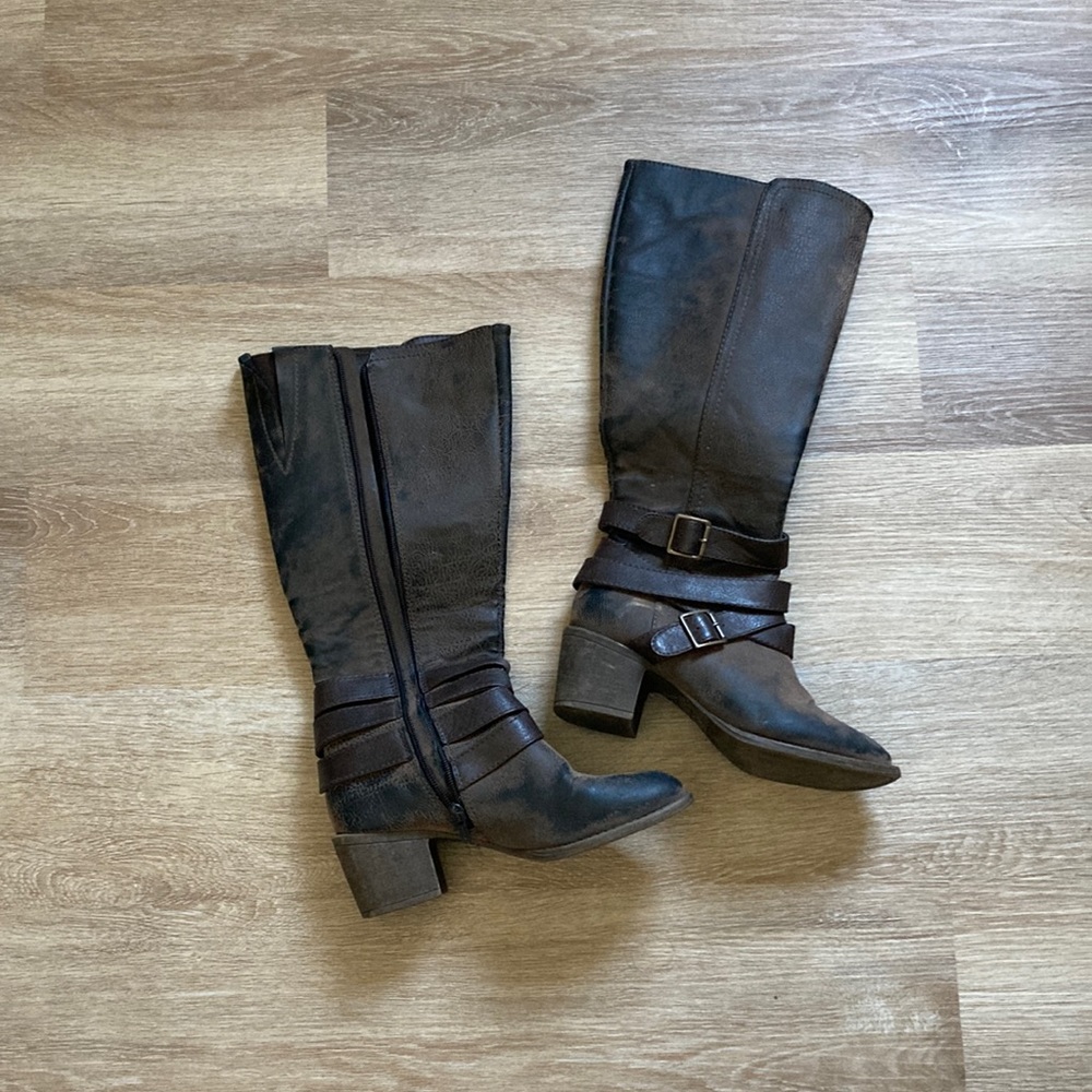 Kohl’s brown knee high boots. Women’s size 6.